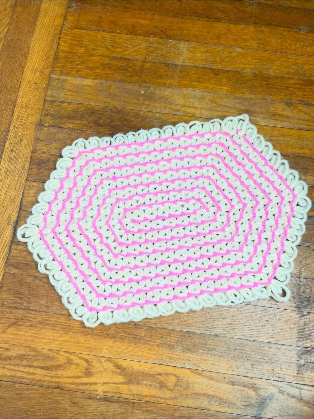 HANDMADE 70s 70s Vintage Crochet Wool Yarn Hexagon Placemats - Pink and Cream